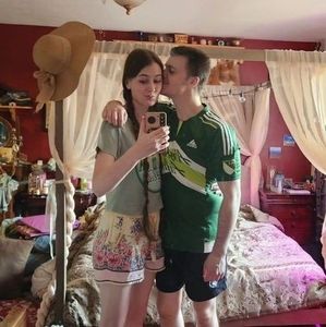 Meet your Posher, Carrie